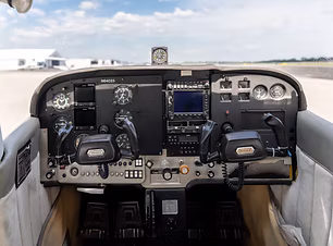 CessnaN64023InteriorWEB